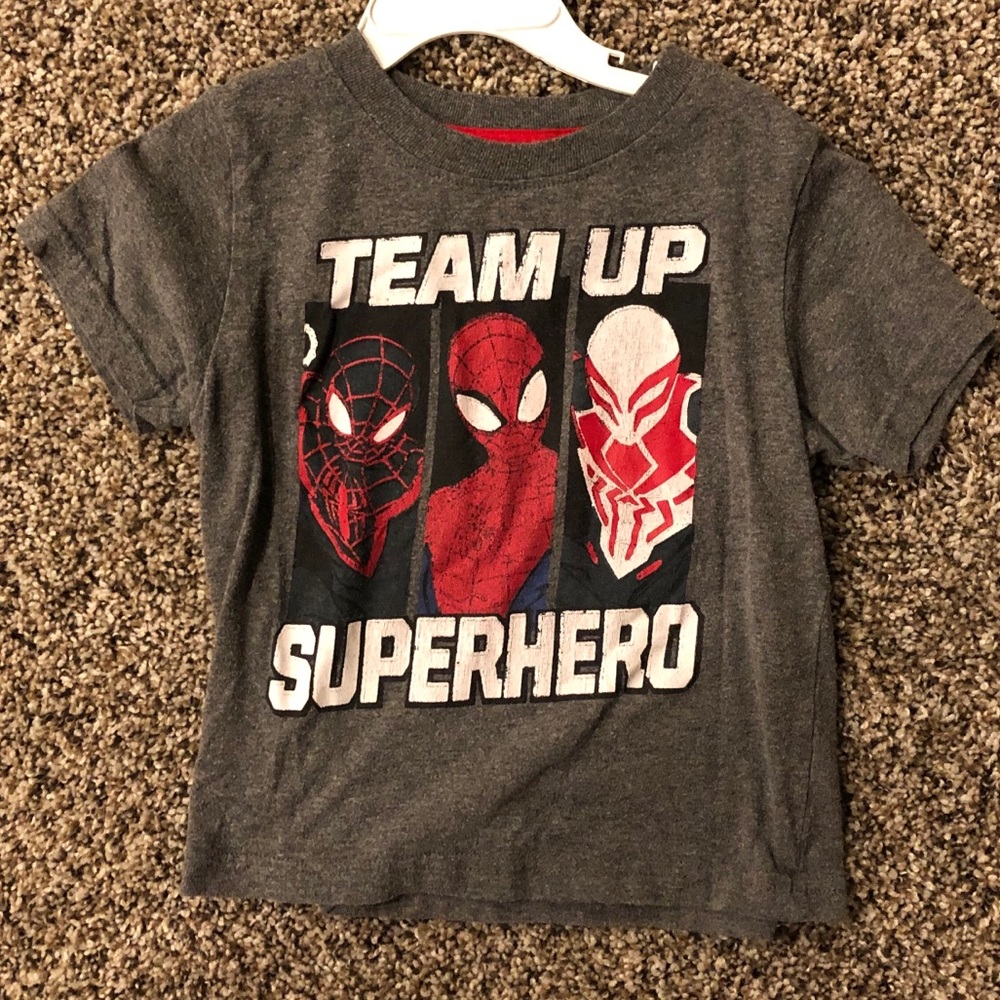 💥 3/10!!! Spider-Man Shirt Size 4T